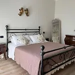 Vittore 11 Square